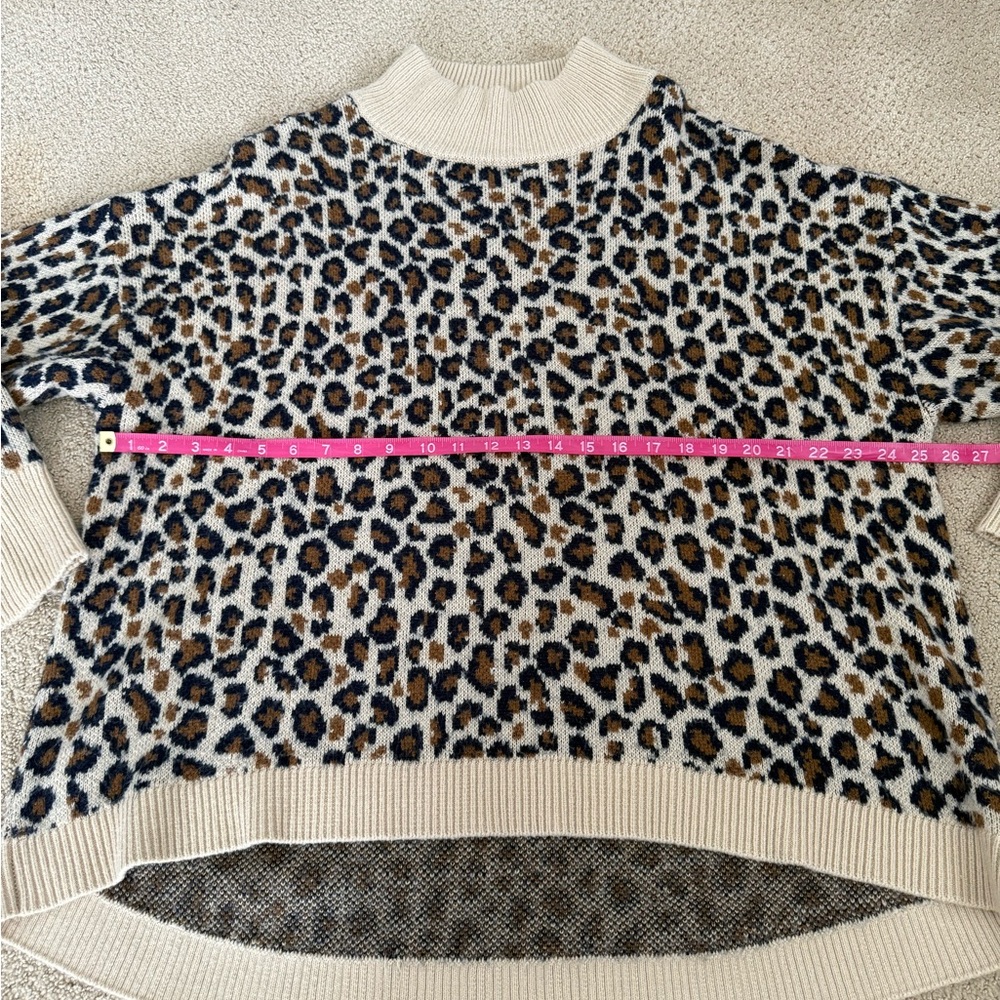 Leopard Print Turtleneck Sweater - Picture 3 of 5